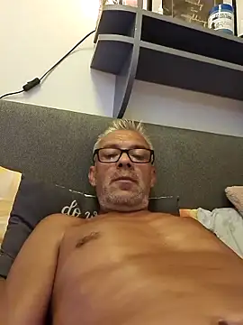 Snapshot of Picolo4111 chatting on September 12, 4:01 am Picolo4111 online show from September 12, 4:01 am