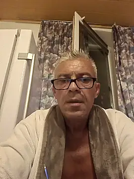 Snapshot of Picolo4111 chatting on September 14, 3:05 am Picolo4111 online show from September 14, 3:05 am