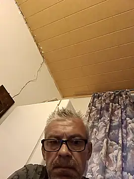 Snapshot of Picolo4111 chatting on September 26, 4:38 am Picolo4111 online show from September 26, 4:38 am