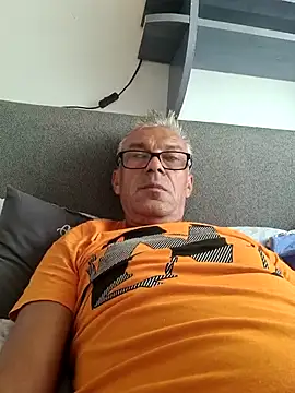 Snapshot of Picolo4111 chatting on September 27, 6:18 am Picolo4111 online show from September 27, 6:18 am