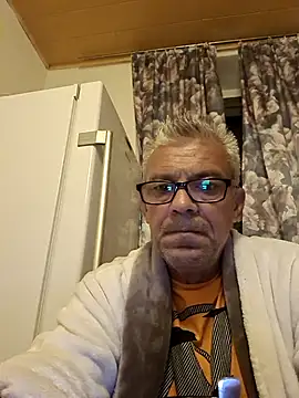 Snapshot of Picolo4111 chatting on September 29, 2:27 am Picolo4111 online show from September 29, 2:27 am