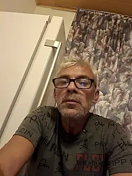 Snapshot of Picolo4111 chatting on October 1, 6:14 pm Picolo4111 online show from October 1, 6:14 pm