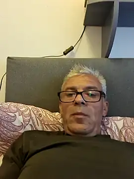 Snapshot of Picolo4111 chatting on October 2, 4:03 pm Picolo4111 online show from October 2, 4:03 pm