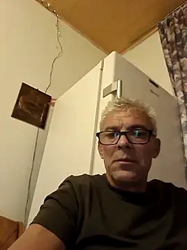 Snapshot of Picolo4111 chatting on October 3, 5:32 pm Picolo4111 online show from October 3, 5:32 pm