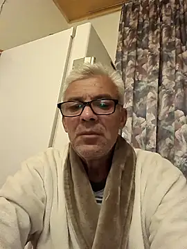 Snapshot of Picolo4111 chatting on October 4, 5:33 pm Picolo4111 online show from October 4, 5:33 pm