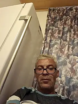 Snapshot of Picolo4111 chatting on October 8, 6:05 pm Picolo4111 online show from October 8, 6:05 pm