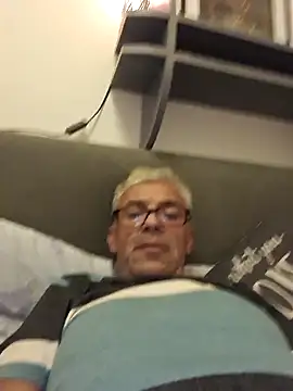 Snapshot of Picolo4111 chatting on October 9, 4:38 pm Picolo4111 online show from October 9, 4:38 pm