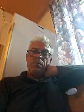 Snapshot of Picolo4111 chatting on October 10, 1:21 pm Picolo4111 online show from October 10, 1:21 pm