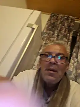 Snapshot of Picolo4111 chatting on October 11, 3:28 am Picolo4111 online show from October 11, 3:28 am