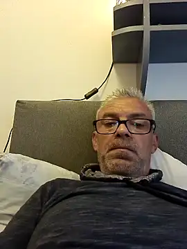 Snapshot of Picolo4111 chatting on October 11, 3:32 pm Picolo4111 online show from October 11, 3:32 pm