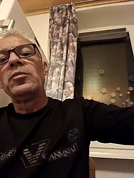 Snapshot of Picolo4111 chatting on October 13, 7:03 pm Picolo4111 online show from October 13, 7:03 pm