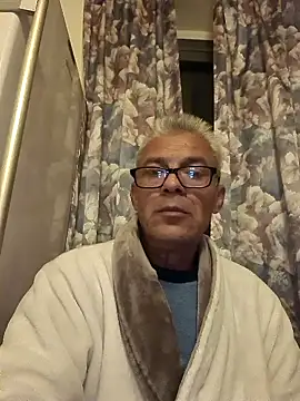 Snapshot of Picolo4111 chatting on October 25, 3:58 am Picolo4111 online show from October 25, 3:58 am