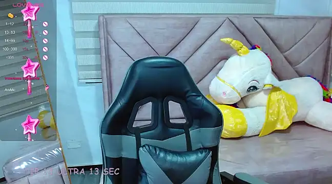 Snapshot of Dakotha_v_ chatting on February 23, 9:33 am Dakotha v online show from February 23, 9:33 am