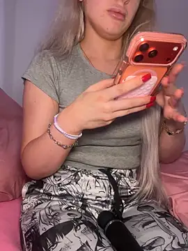 Holly-Glamour online show from December 22, 1:35 am