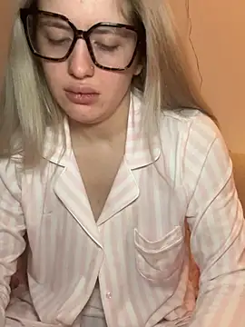 Holly-Glamour online show from February 5, 5:23 am