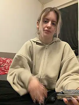 Snapshot of Holly-Glamour chatting on May 20, 11:22 pm Holly-Glamour online show from May 20, 11:22 pm