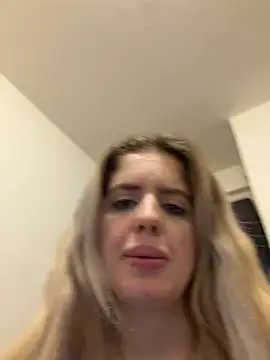 Snapshot of Holly-Glamour chatting on June 17, 1:45 pm Holly-Glamour online show from June 17, 1:45 pm