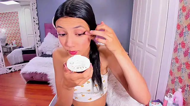 Snapshot of Iris_Stone_ chatting on December 4, 7:34 pm Iris Stone online show from December 4, 7:34 pm