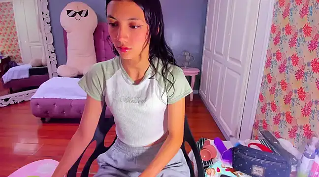 Snapshot of Iris_Stone_ chatting on January 21, 10:30 am Iris Stone online show from January 21, 10:30 am