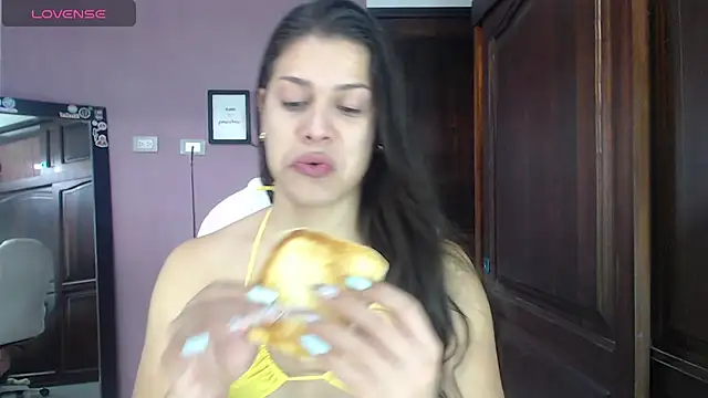 Luciana Ortiz1 online show from December 19, 3:52 pm