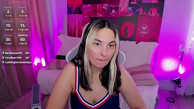 Snapshot of Kate_Burleskk chatting on March 3, 4:58 am Kate Burleskk online show from March 3, 4:58 am