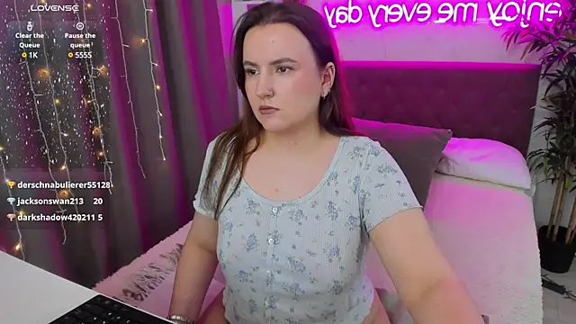 FeralPeach online show from December 14, 8:23 am