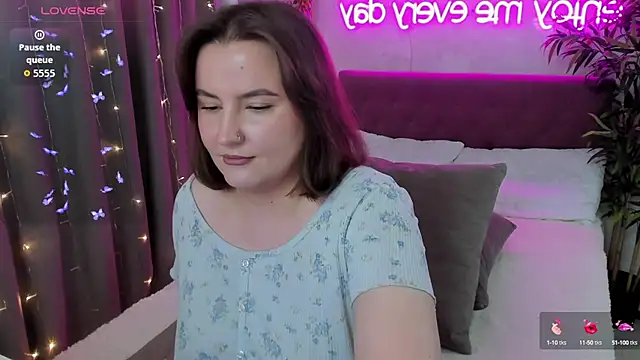 FeralPeach online show from September 13, 6:13 am