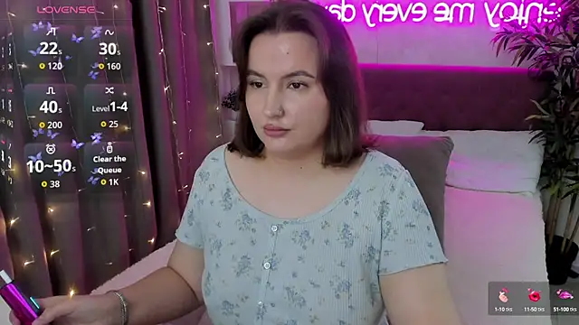 FeralPeach online show from September 18, 4:03 am