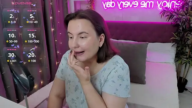 FeralPeach online show from September 19, 3:41 am