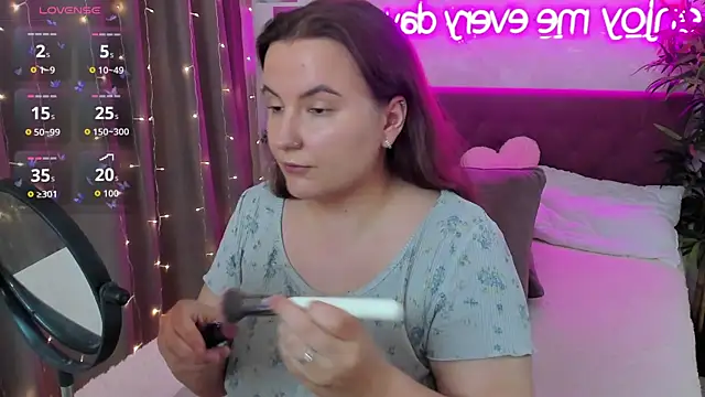 Snapshot of FeralPeach chatting on July 11, 5:54 am FeralPeach online show from July 11, 5:54 am