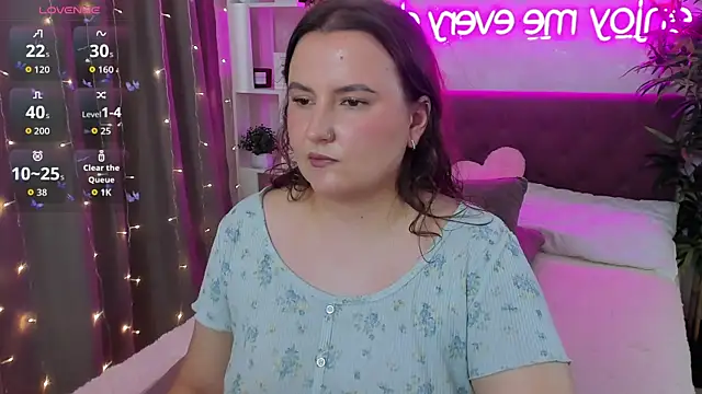 Snapshot of FeralPeach chatting on July 14, 7:13 am FeralPeach online show from July 14, 7:13 am