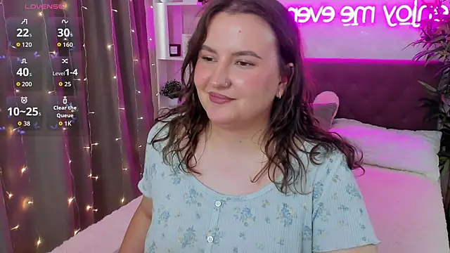 Snapshot of FeralPeach chatting on July 15, 8:19 am FeralPeach online show from July 15, 8:19 am