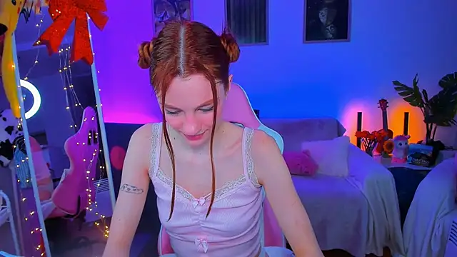 Alyssa Smitt online show from February 10, 2:30 am