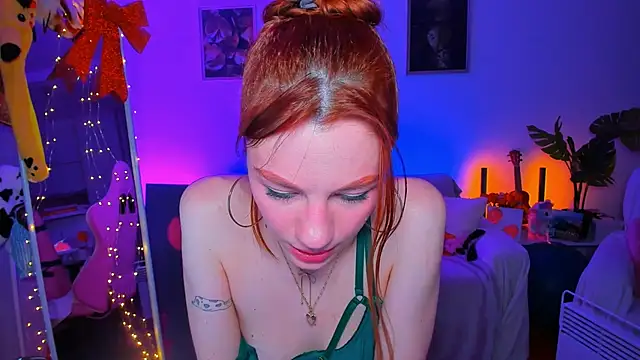 Alyssa Smitt online show from February 17, 1:36 am