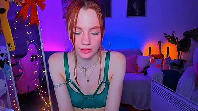 Alyssa Smitt online show from February 19, 7:39 am