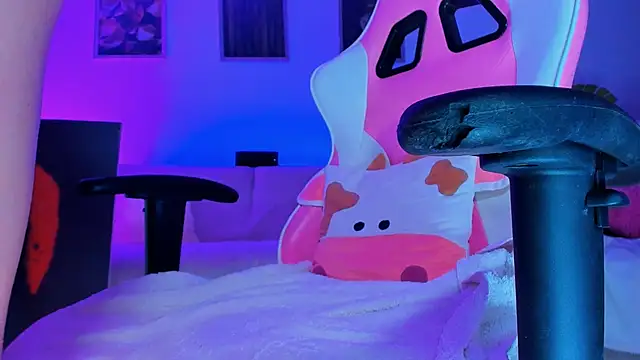 Alyssa Smitt online show from March 17, 3:25 am