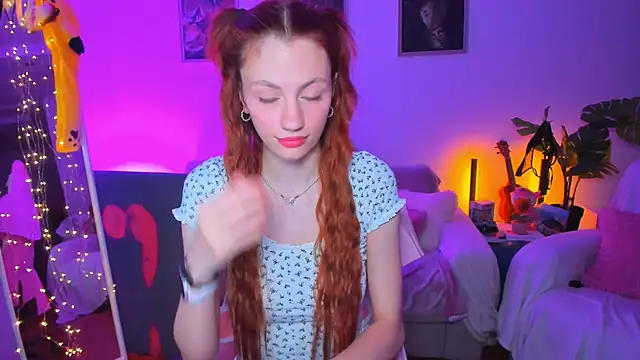 Alyssa Smitt online show from October 6, 9:45 pm