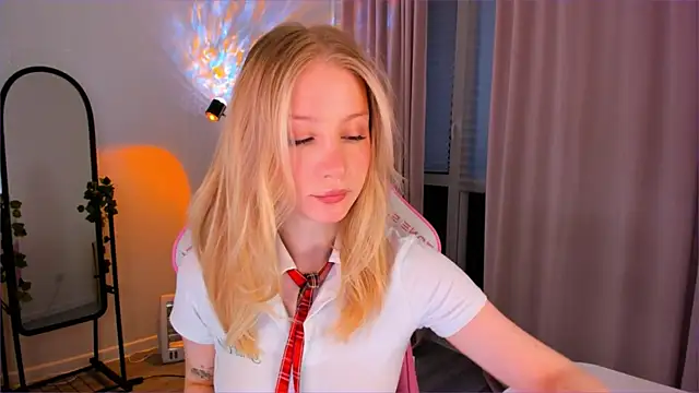 Eva Davi online show from March 28, 3:06 am