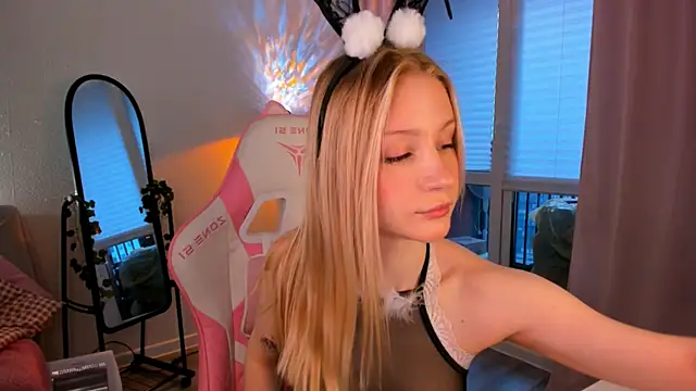 Eva Davi online show from April 6, 3:37 am