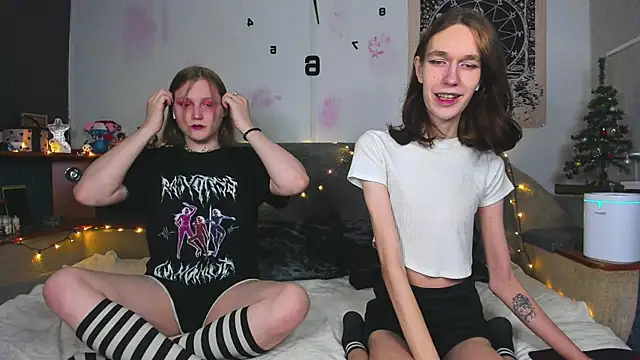 Snapshot of Calvin_and_Kevin chatting on January 17, 1:46 pm Calvin and Kevin online show from January 17, 1:46 pm