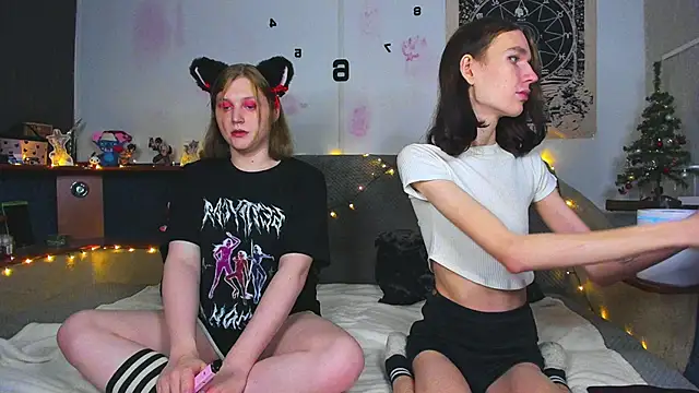 Snapshot of Calvin_and_Kevin chatting on January 17, 5:51 pm Calvin and Kevin online show from January 17, 5:51 pm