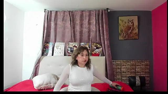 Snapshot of violl3tfoxx chatting on June 10, 1:39 am violl3tfoxx online show from June 10, 1:39 am