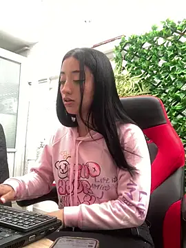 Ady 18 online show from February 10, 8:10 pm