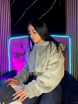 Ady 18 online show from October 6, 7:00 pm