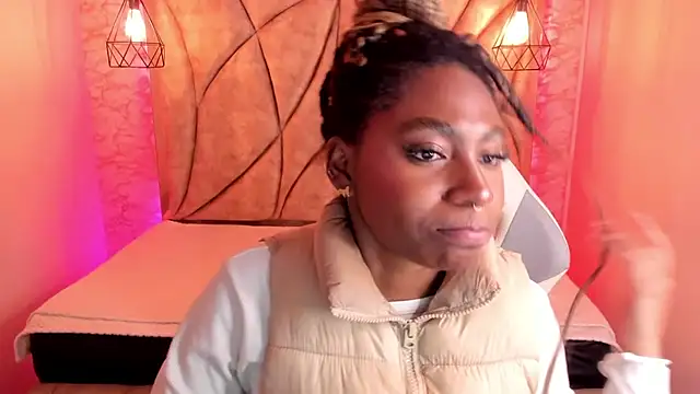 Queen perla  online show from February 1, 4:11 pm