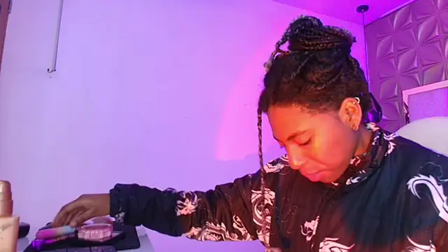 Queen perla  online show from April 17, 12:19 pm