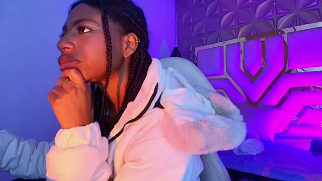 Queen perla  online show from April 19, 12:15 pm