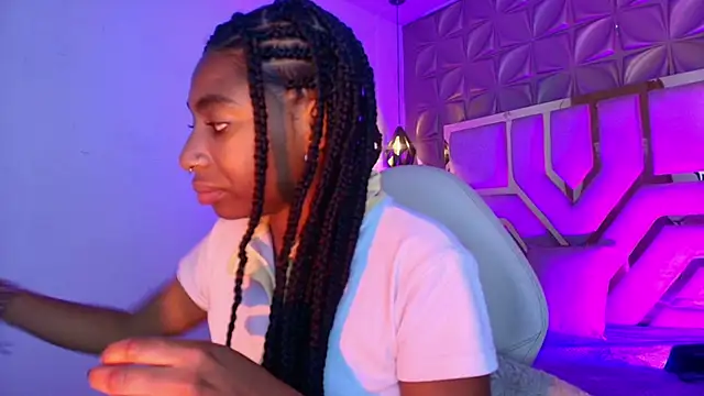 Snapshot of Queen_perla_ chatting on April 26, 1:42 pm Queen perla online show from April 26, 1:42 pm