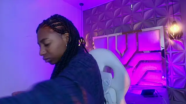 Snapshot of Queen_perla_ chatting on April 28, 12:32 pm Queen perla online show from April 28, 12:32 pm