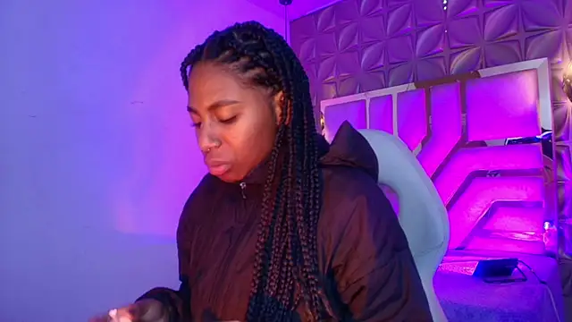 Snapshot of Queen_perla_ chatting on April 30, 12:11 pm Queen perla online show from April 30, 12:11 pm